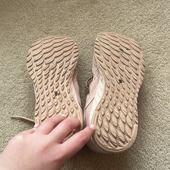 Women’s New Balance Pink Athletic Shoes Size 9 WORN ONCE - Picture 6 of 9